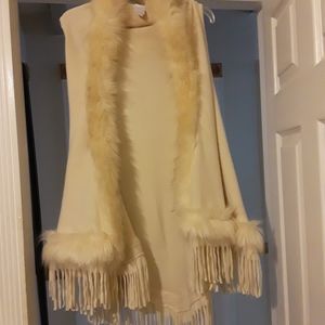 Faux fur Fringed sweater Poncho